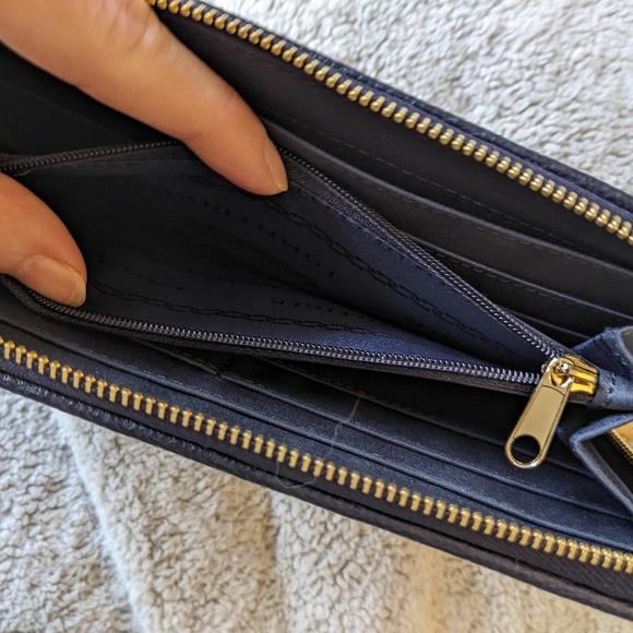 Tommy Hilfiger Color Block Women's wallet zip closure card holder - Picture 5 of 6